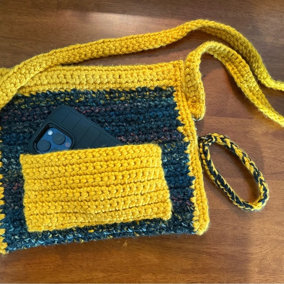 Liza Luna Handmade Yellow & Black Crochet Crossbody/Clutch Bag with 2 Straps - Picture 3 of 7